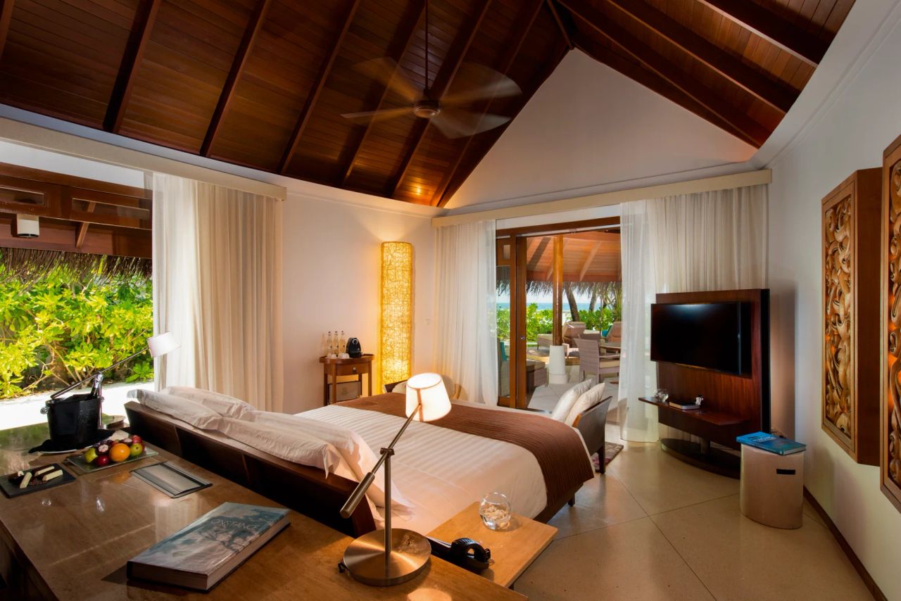 BEACH VILLA with private pool