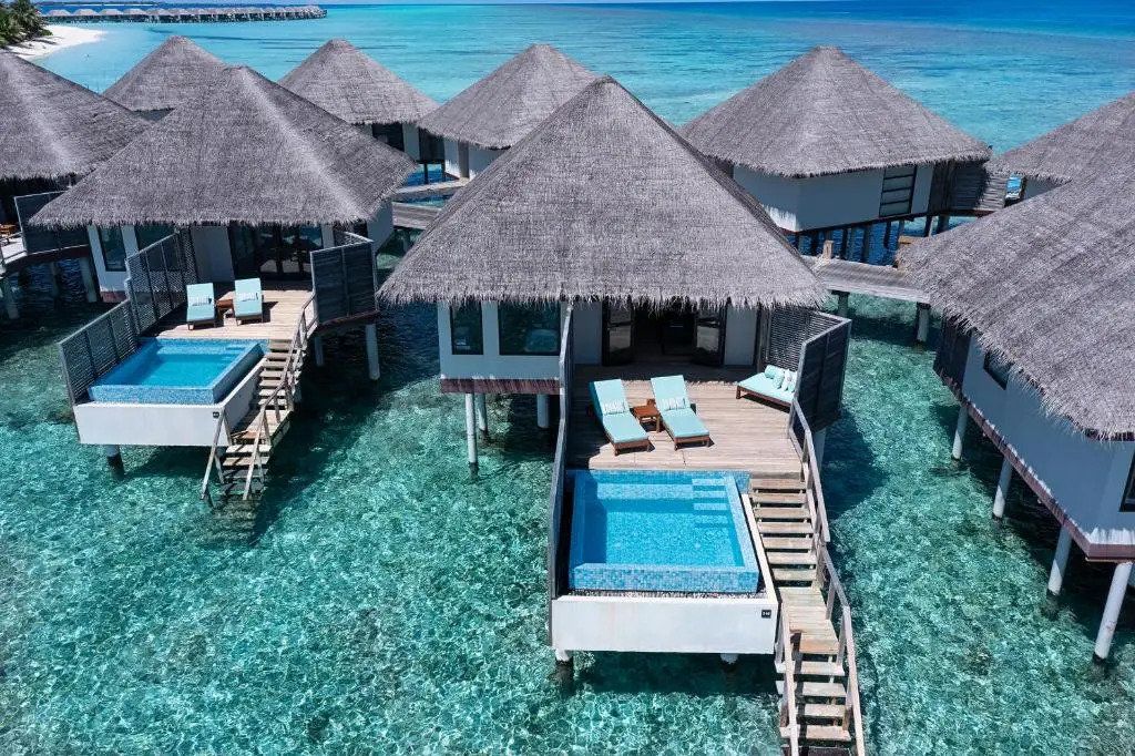 Water Bungalow with Pool